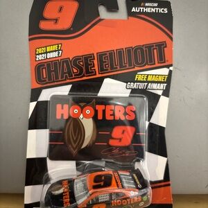 Chase Elliott NASCAR Authentics 1/64 Diecast Car